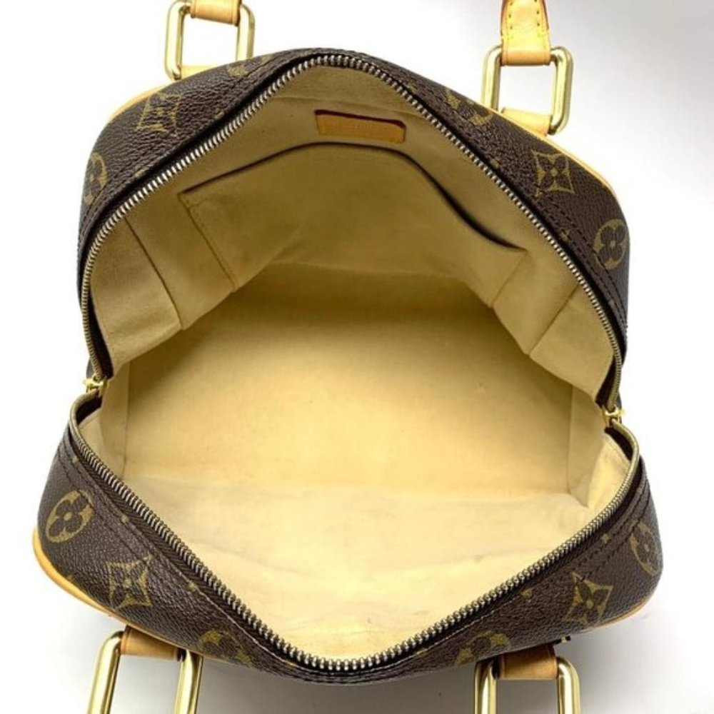 Louis Vuitton Monogram Manhattan PM Hand Bag - Picture 13 of 15